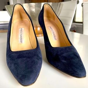Manolo Blahnik navy suede pumps Size 40